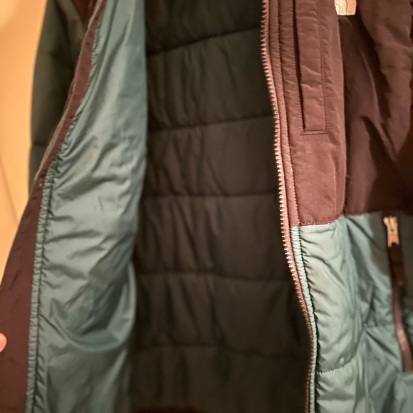 The north face jacket. Youth size XL - Picture 5 of 7